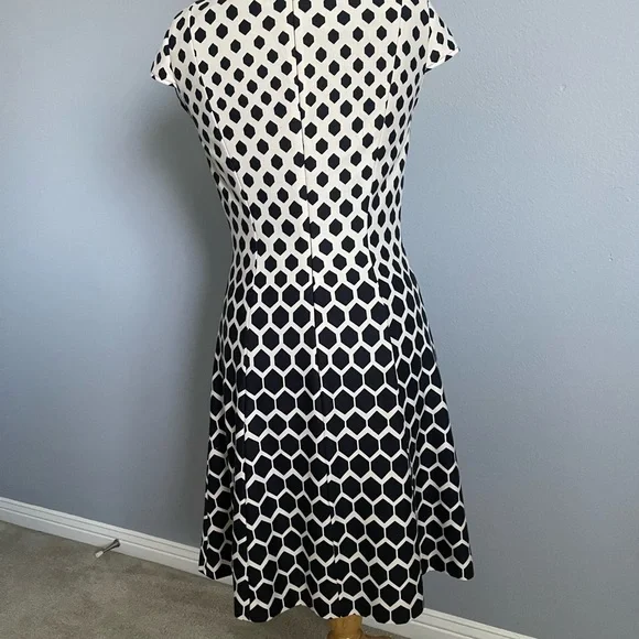 Tahari honeycomb dress - Picture 4 of 4